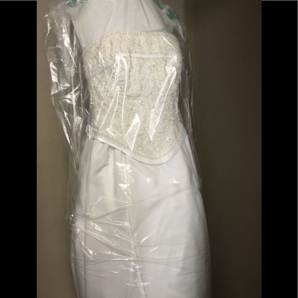 Strapless wedding dress